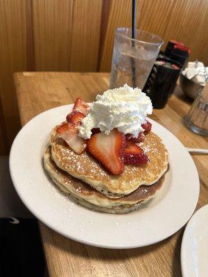 Strawberries pancakes