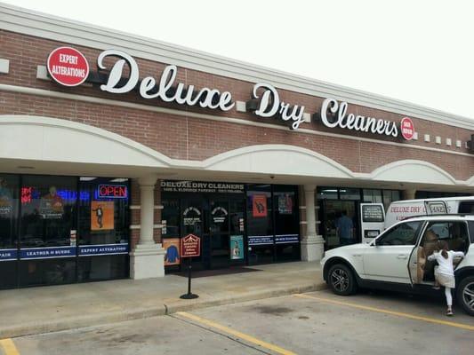 Deluxe Dry Cleaners