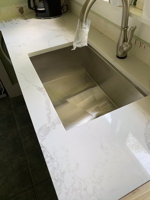 Quartz kitchen countertop