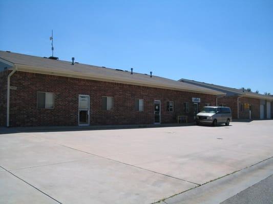 FOR LEASE: 3959 N. Woodlawn, Suites #2 & #3