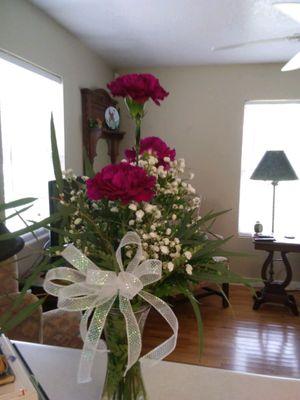 3 carnation arrangement