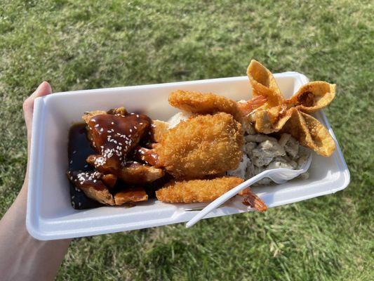 Combo plate with huli huli fried teriyaki chicken and fried shrimp, rice, macaroni salad, and a crab Rangoon