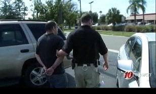 The owner being arrested in FL (photo courtesy vosizneias.com).