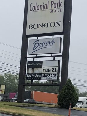 The Colonial Park Mall sign.