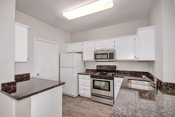 Kitchen cabinet reface with crown molding