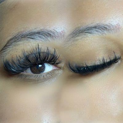 Dramatic wispy eyelash extensions set