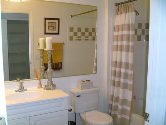 Large, bright, updated bathrooms