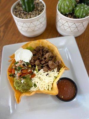 Taco salad with carne asada meat