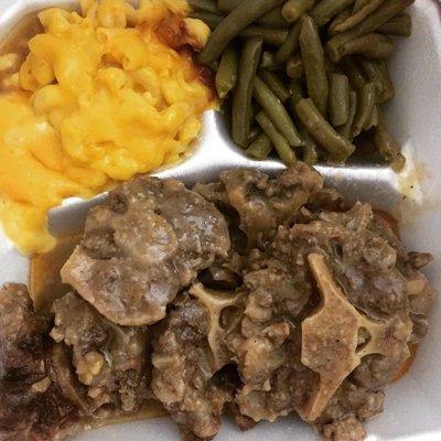 Oxtail with Mac & Cheese and Green Beans