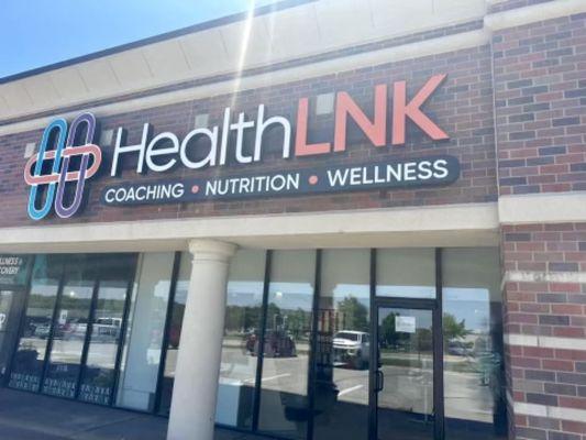 HealthLNK storefront day photo, SE Corner of 70th & Pioneers