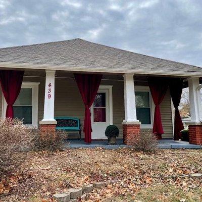 Exterior street view of Vibrant Bodyworks entrance, 439 E Mill St., Liberty, MO