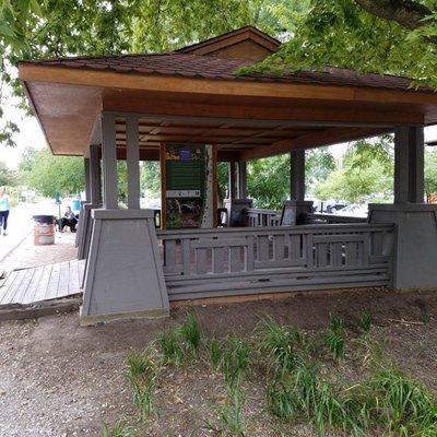 shelter and information area about the garden and Bill Brink