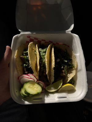 Tres tacos de carne asada