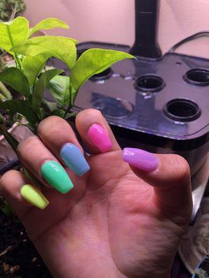 This are glow in the dark nails,it my first time and I very happy with it.I only paid $50 for it.Also everyone is very friendly.