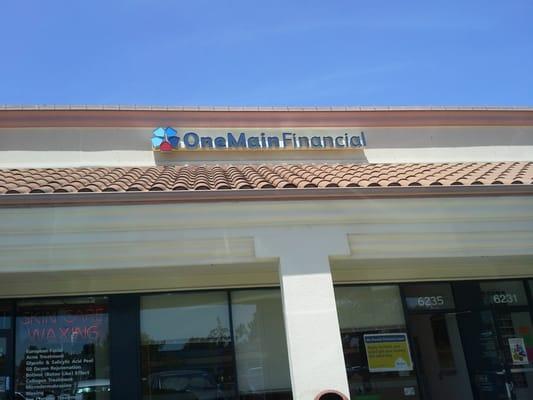 OneMain Financial Store Front, Raley's Shopping Center, Newark, CA.