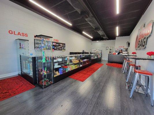 Under new ownership! Come see the wide selection of e-liquid, devices, glass, CBD, and more!!