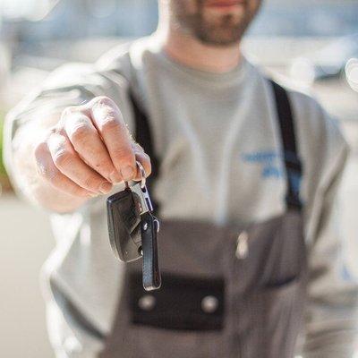 Need new car key? Call us now