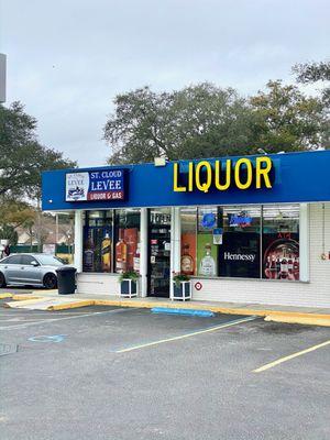 St. Cloud Levee Liquor & Gas