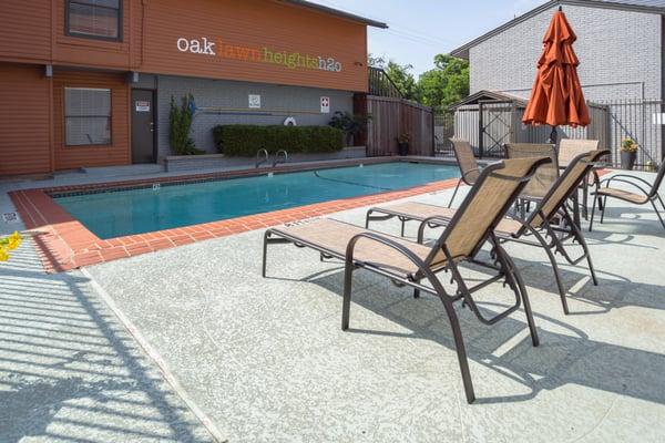 Oaklawn Heights pool and courtyard area