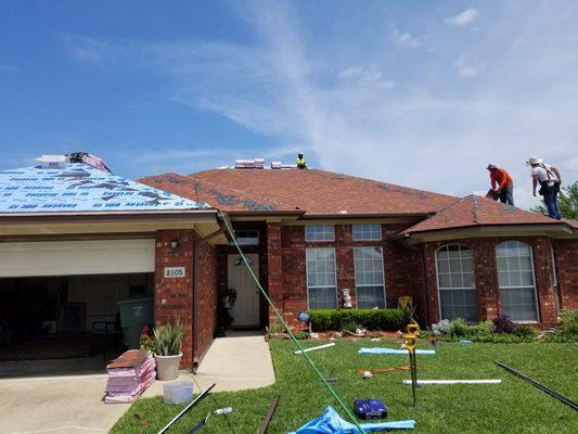 New upgraded roof giving great curb appeal!