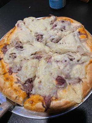 Rueben pizza