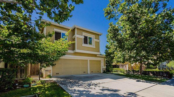 Beautiful home centrally located in Redwood City!