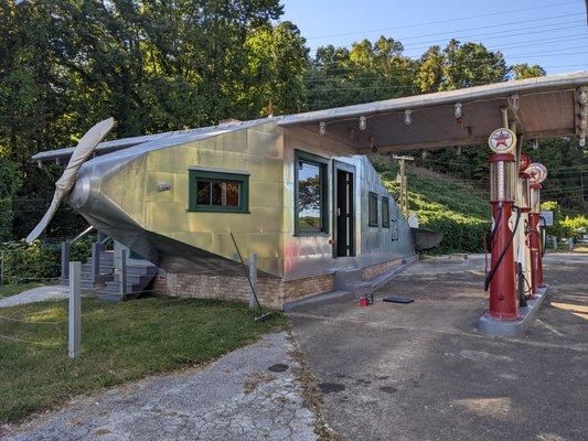 Airplane Filling Station, Knoxville