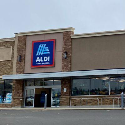 You can obtain and return a shopping cart on the side of this store front.