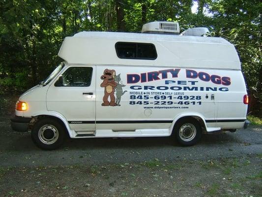 Dirty Dogs Mobile Grooming van