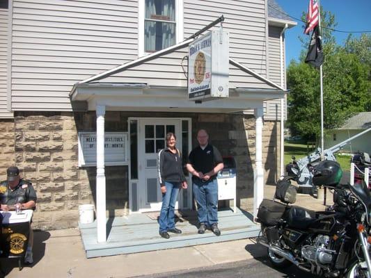 Guido & Son in front of Post