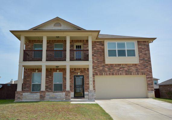 505 W Vega Killeen Texas  This beautiful 3 bedroom 2.5 bath home with an upstairs loft is now available! August 2019