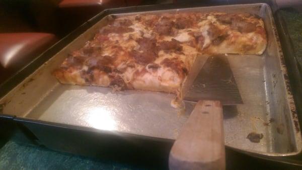 Medium pizza with sausage and mushrooms - feeds 4!