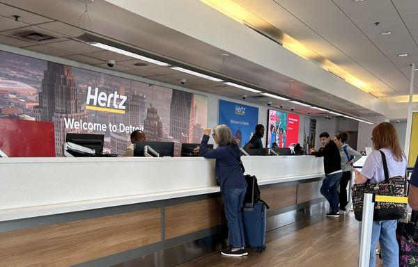 Hertz Car Rental - Detroit Metropolitan Wayne County Airport