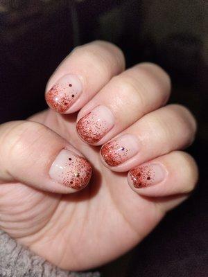 Perfect glittery ombre nails for Christmas.