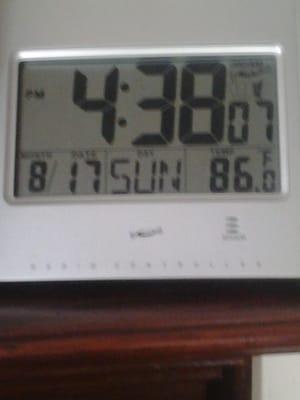 This is the temperature INSIDE the house I rent through Vander Morgan. Note the date. The a/c has been broken for ten days.