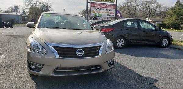 15 Nissan Altima .. only 33k miles