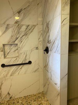 4'x2' porcelain tile shower with pebble shower floor