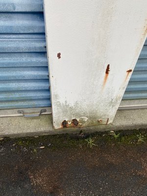 Rusted steel that moves when rig open or close your unit