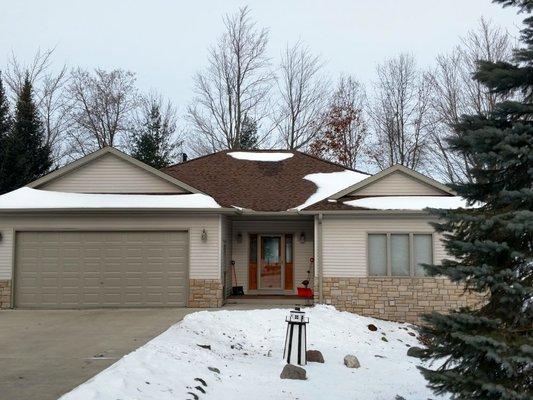 A snow covered Certainteed Northgate. This shingle is a class IV impact resistant, color Heather Blend.