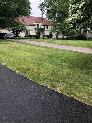 Weekly Lawn Mowing the best looking lawns in Nashua, Hudson, Litchfeild Starting at $47.00