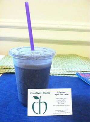 Super antioxidant smoothie (banana, blueberry, turmeric, ginger, green tea powder, almond milk)