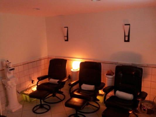 VIP Himalayan Salt Room w/ heated massage chairs. Private sessions.