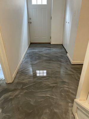 Epoxy floor with platinum metallic shimmer system