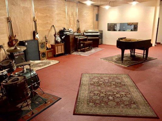 1000 sqft cutting room full of vintage instruments, keyboards, and amps