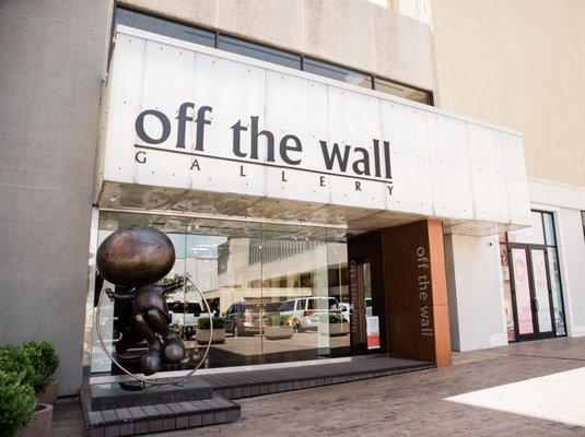 OFF THE WALL GALLERY / The Galleria - Entrance faces Post Oak Boulevard, adjacent to Neiman Marcus valet parking public Orange garage.