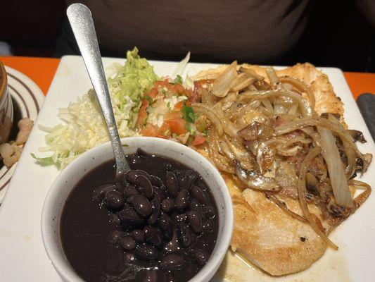 Pollo del Lago and black beans