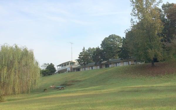 Here's a view from the entrance to the motel, which is convenient to tourist attractions and local eateries.