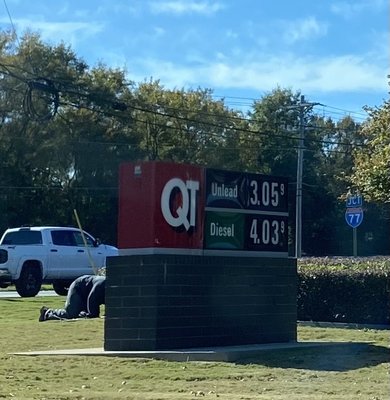 Lancaster, South Carolina gas prices/ 10-25-23