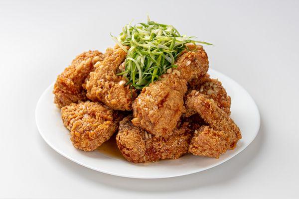 Garlic & Green Onion w/ Original Fried Chicken: Comes with Garlic Jam & Lemon Garlic sauce and Green Onion.