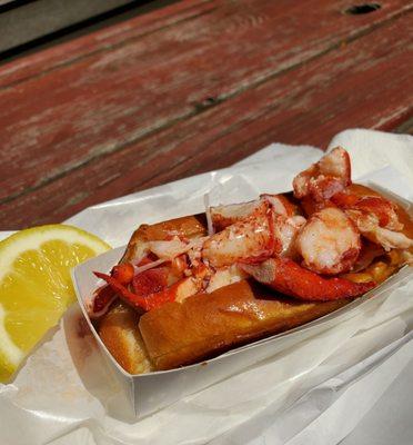 Connecticut style lobster roll